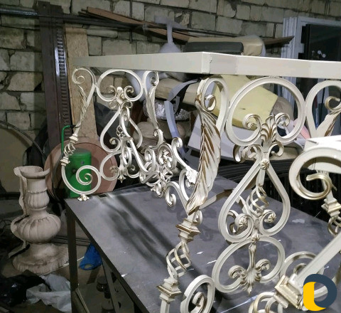 Столы на заказ кованые