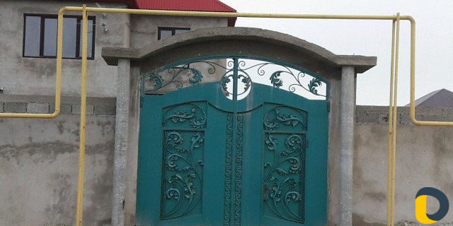 Строители