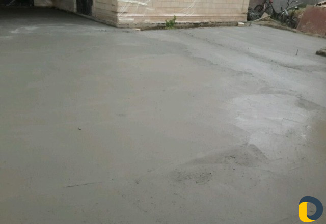 Стяжка бетоном, и укладка тротуарной плики