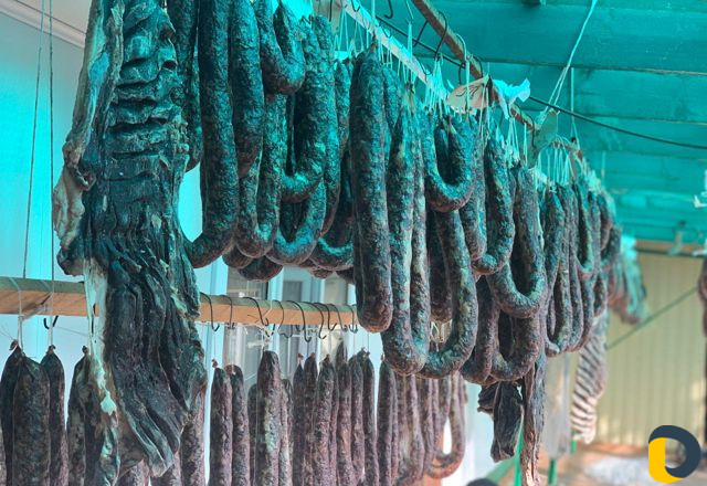 Сушенная колбаса, мясо, натуральный продукт курдюк