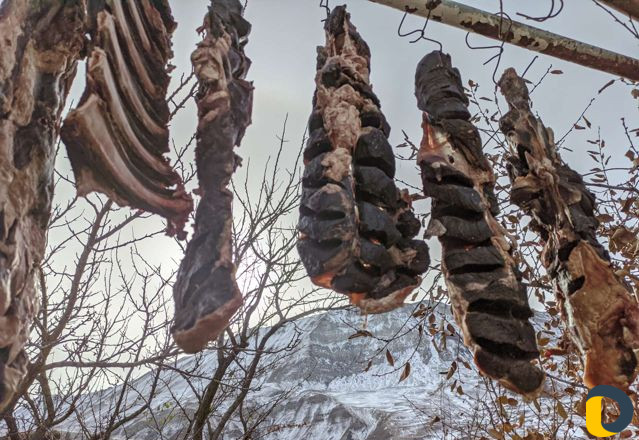 Сушеное мясо и колбаса