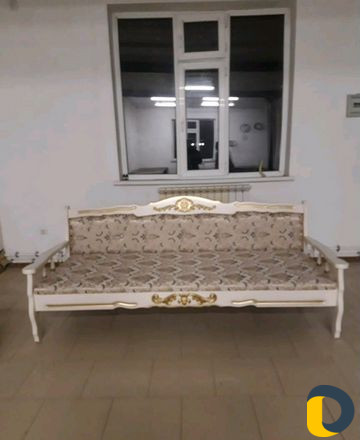 Тапчан диван менгеш
