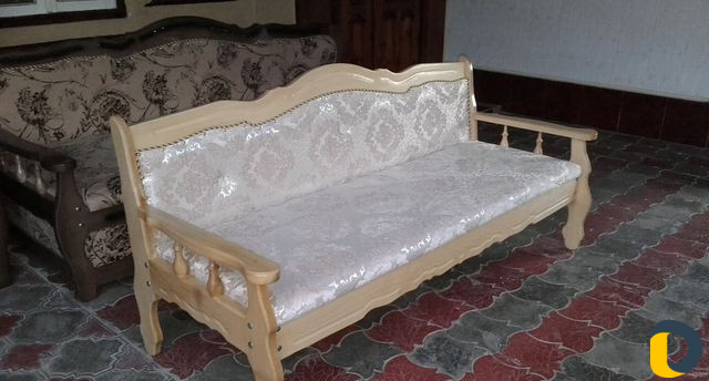 Тапчан диван менгеш