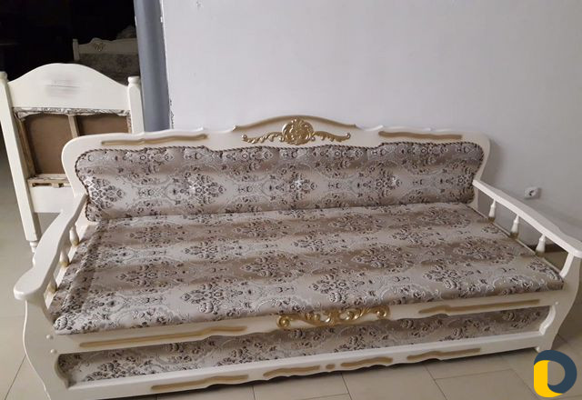 Тапчан диван менгеш