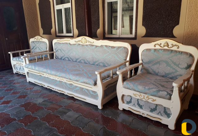 Тапчан диван менгеш