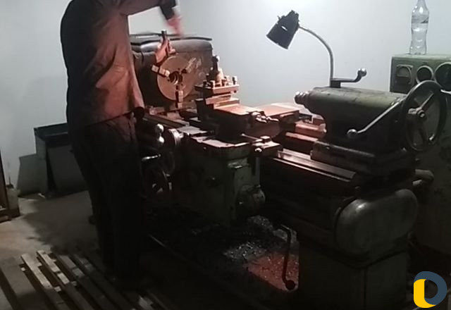 Токарь