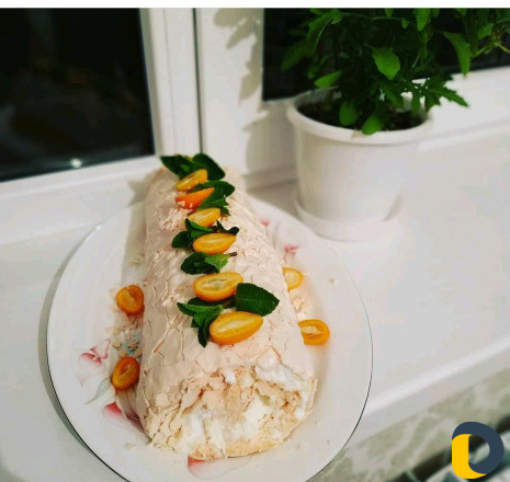 Торты. Меренговый рулет