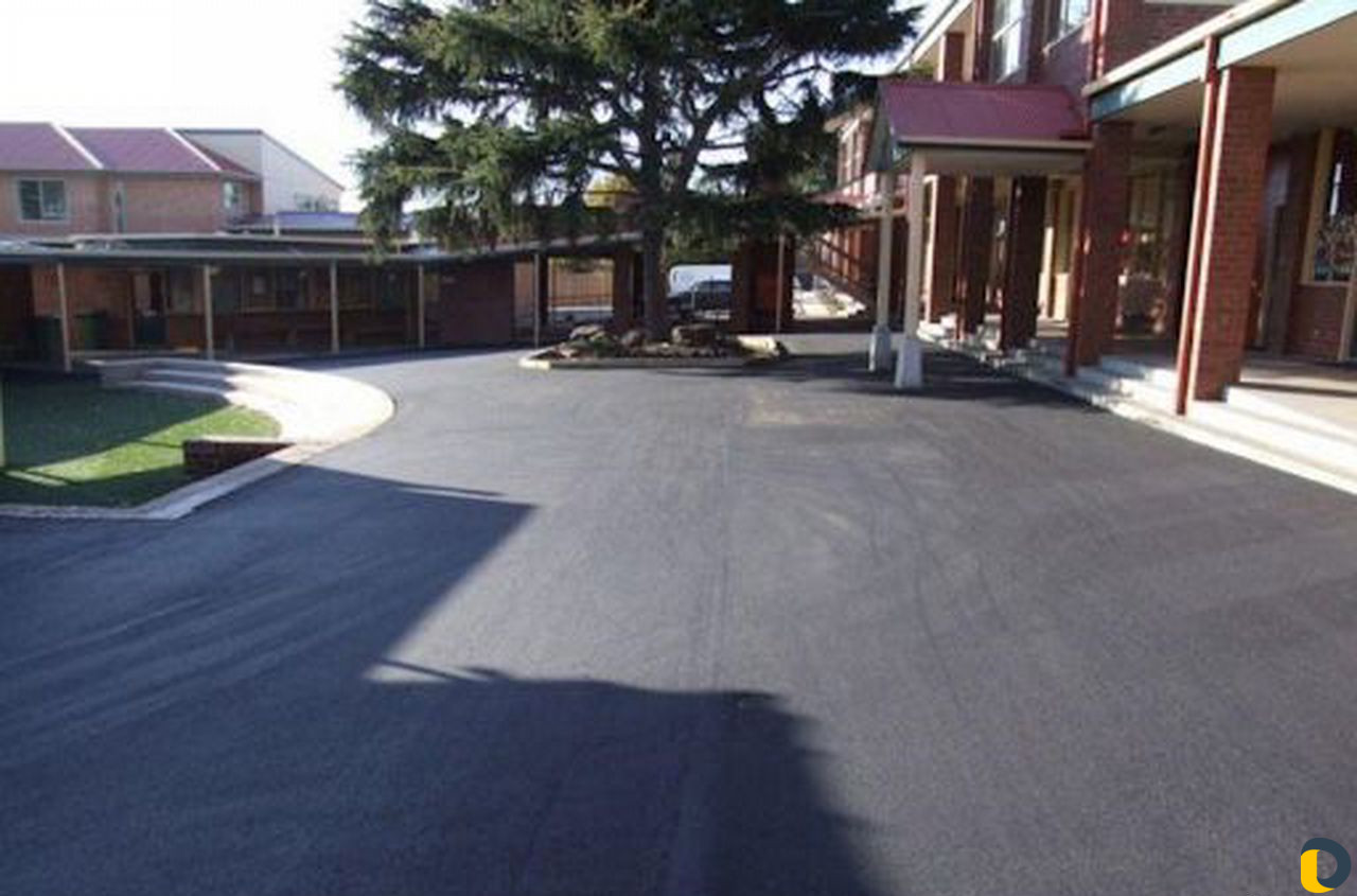 Укладка асфальта во дворе-асфальтирование