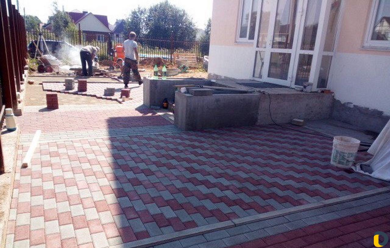 Укладка брусчатки, бордюров, бетонные площадки, тд