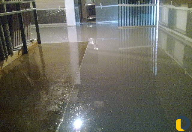 Укладка коммерческого линолеума И плитки пвх