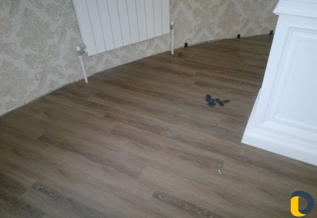 Укладка ламината. Лепка-карниз