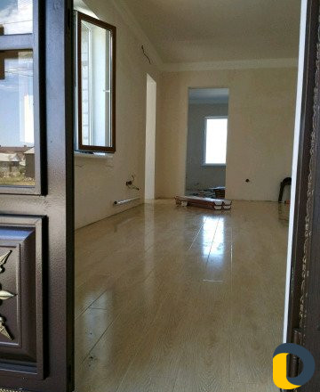 Укладка ламината обои евроремонт дома ква