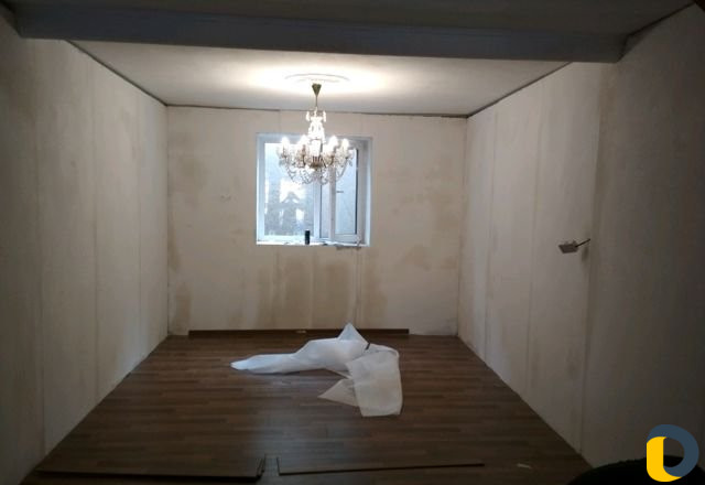Укладка ламината обои евроремонт дома ква