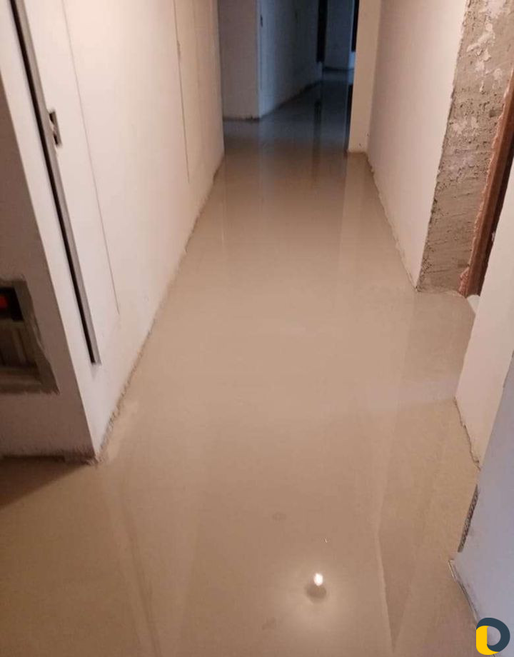 Укладка напольного покрытия