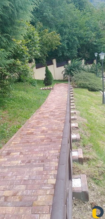 Укладка траурной плитки