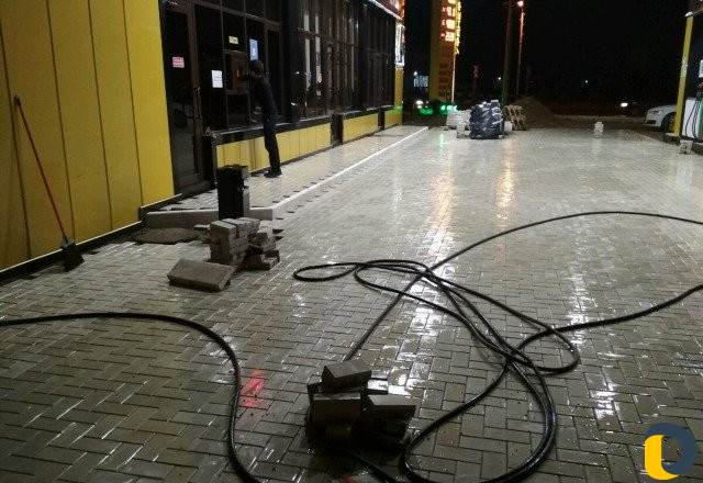 Укладка тротуарной плитки и дикого камня