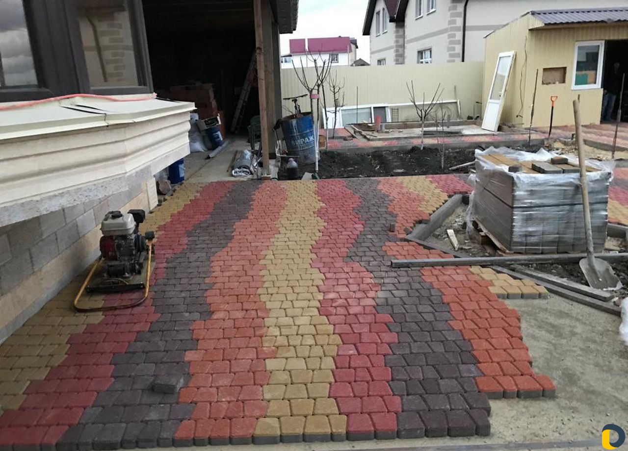 Укладка тротуарной плитки и установка бордюров