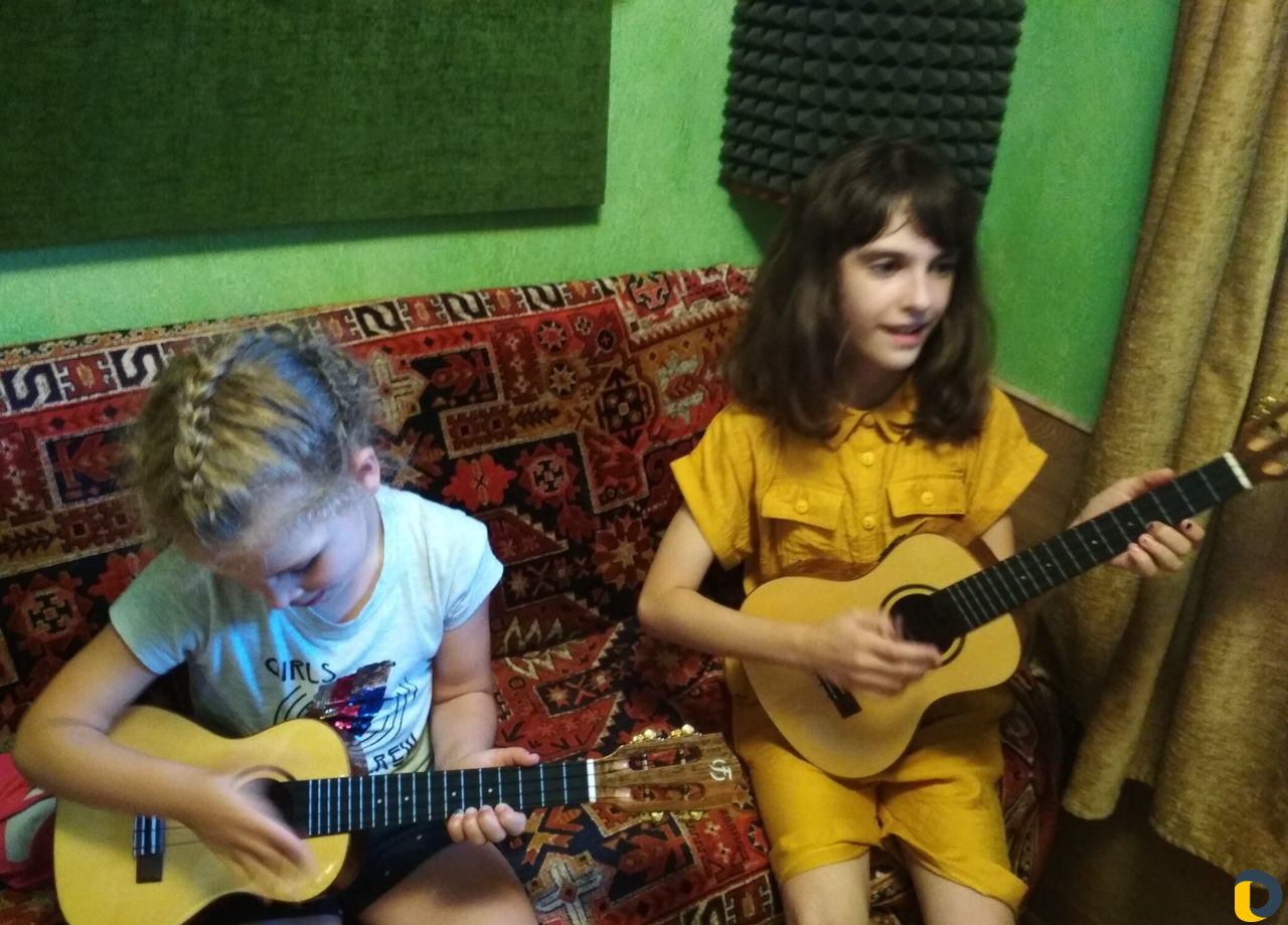 Уроки игры на укулеле, преподаватель