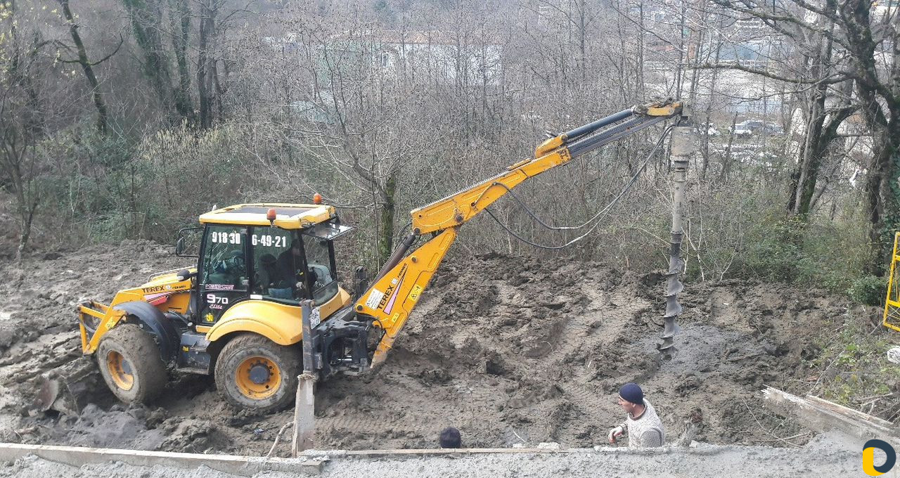 Услуги экскаватора погрузчика terex 970, бурение