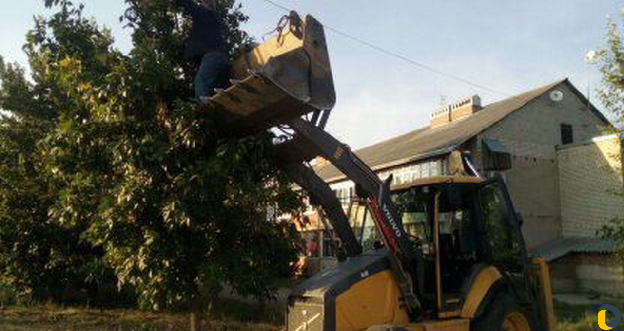 Услуги экскаватора-погрузчика