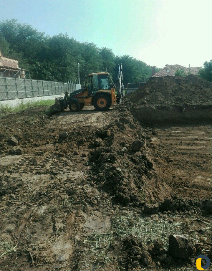 Услуги экскаватора-погрузчика