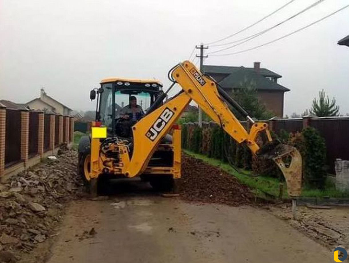 Услуги экскаватора-погрузчика в Краснодаре