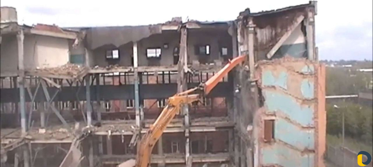 Услуги экскаватора снос демонтаж зданий. Крашеры
