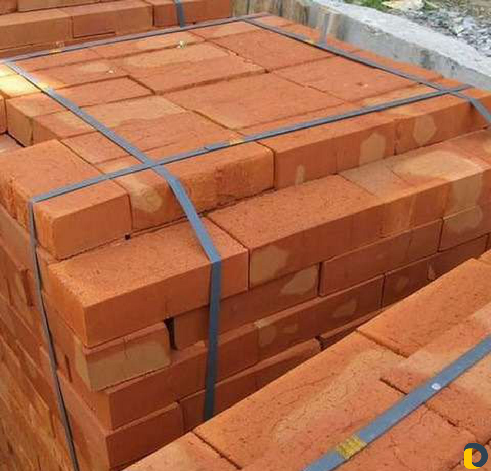 Услуги манипулятора,продажа кирпича и бетонные кол