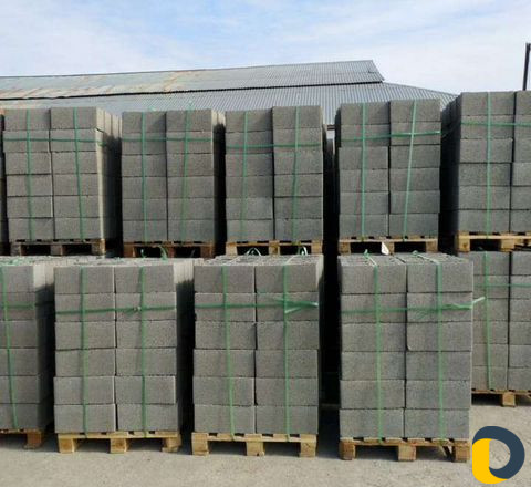 Услуги манипулятора,продажа кирпича и бетонные кол