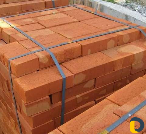 Услуги манипулятора,продажа кирпича и бетонные кол
