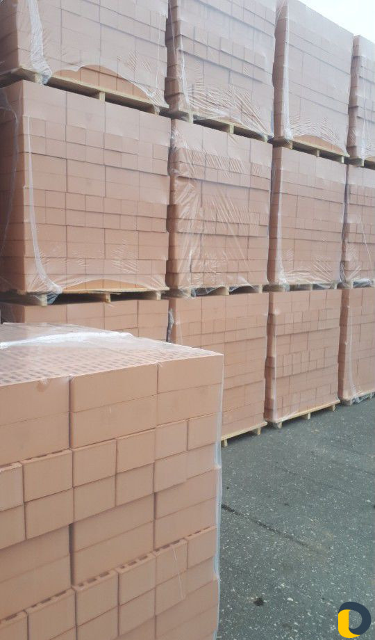 Услуги манипулятора,продажа кирпича и бетонные кол