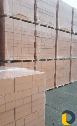 Услуги манипулятора,продажа кирпича и бетонные кол