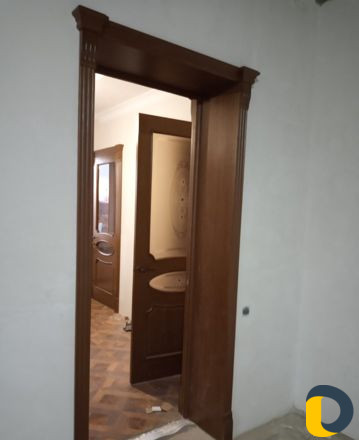 Установка дверей, доборов, капителей. Плинтусов