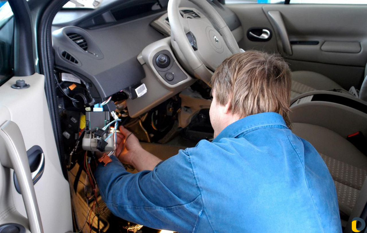 Установка Глонасс и GPS / GPS маяк, маячок