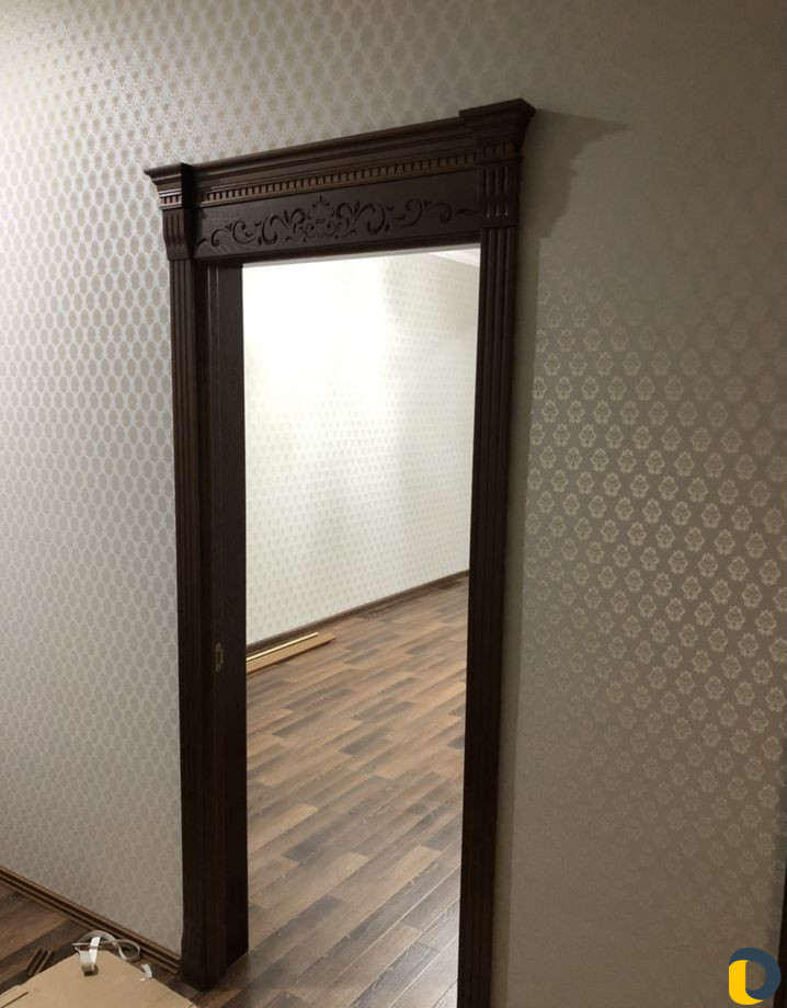 Установка межкомнатных дверей доборов, капителей