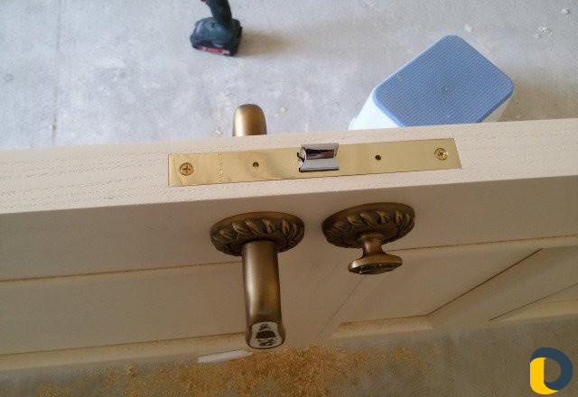 Установка межкомнатных дверей