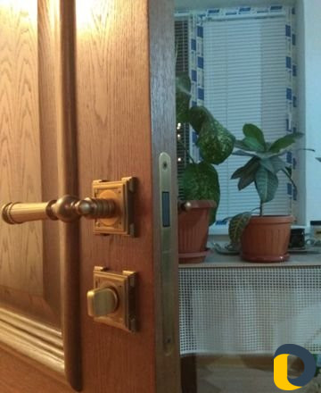 Установка межкомнатных дверей
