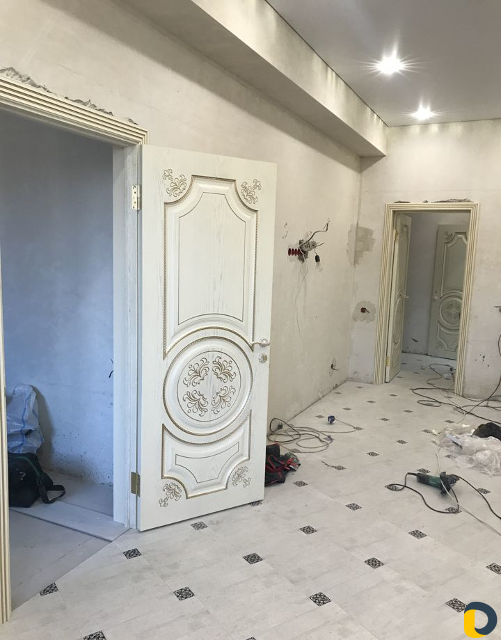 Установка межкомнатных дверей