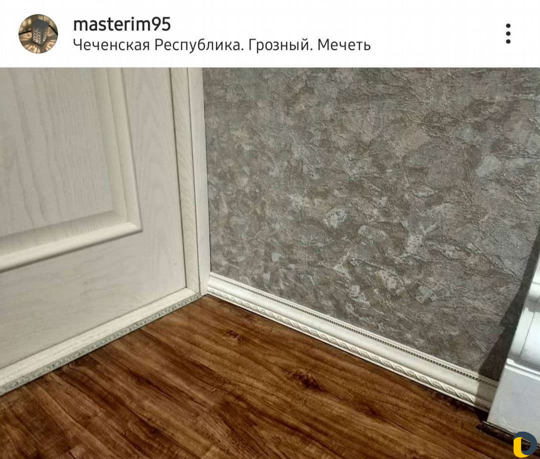 Установка напольных плинтусов и укладка ламината