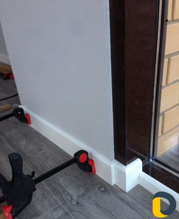 Установка плинтусов