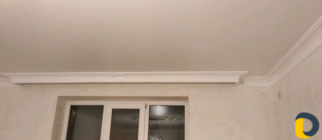 Установка потолочных карнизов