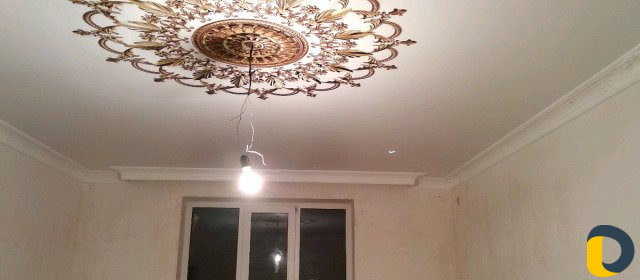 Установка потолочных карнизов