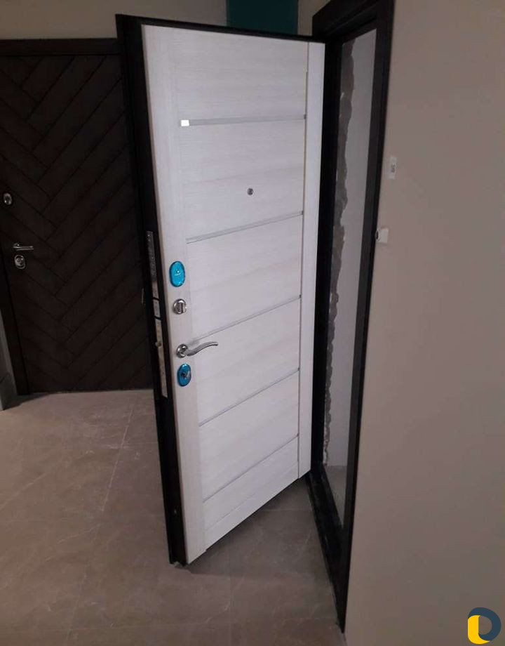 Установка входных дверей