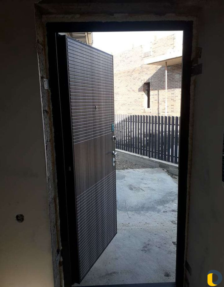 Установка входных дверей