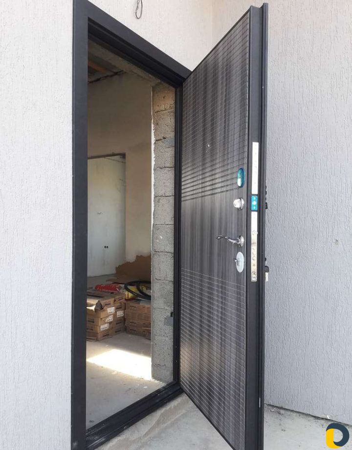 Установка входных дверей