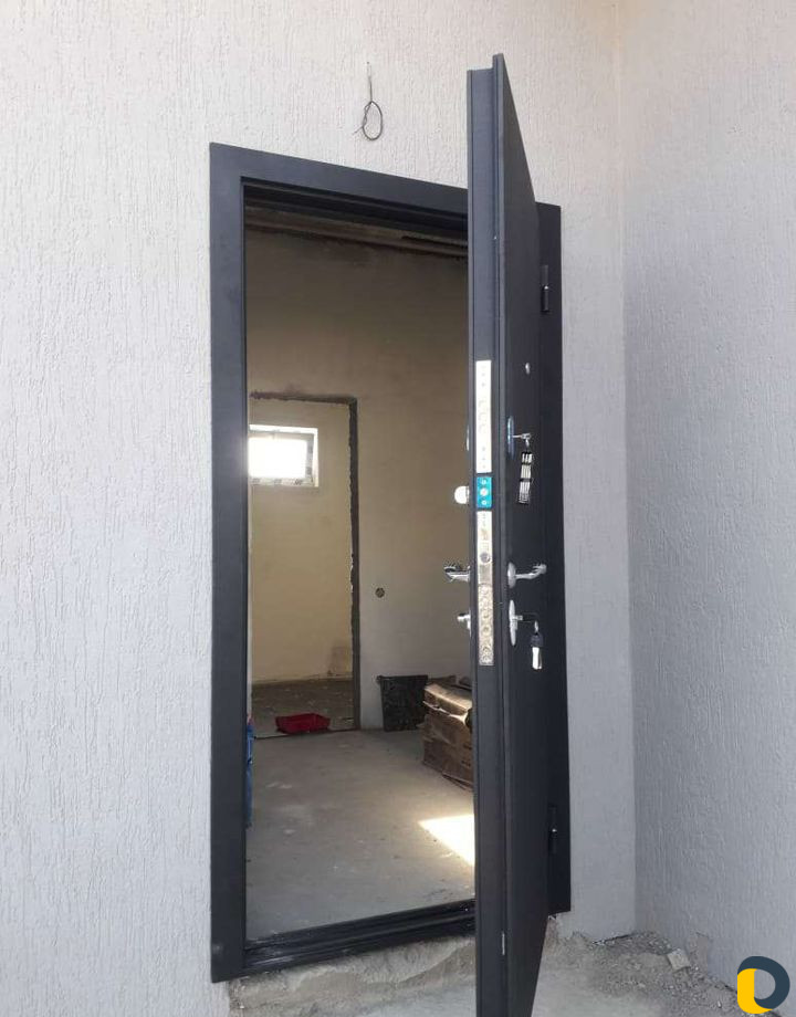 Установка входных дверей