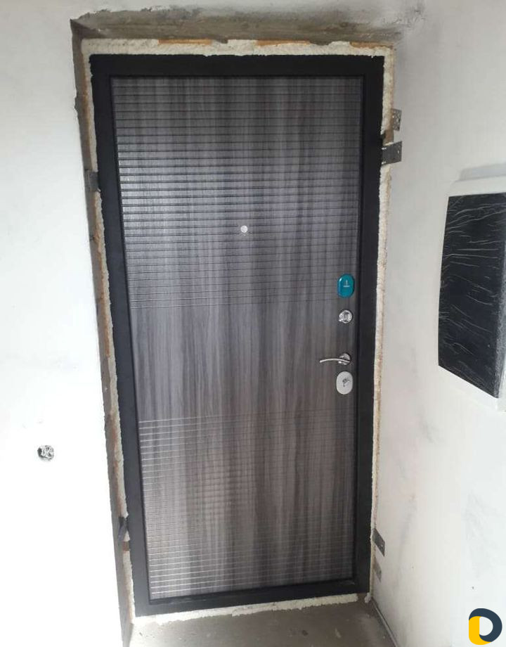 Установка входных дверей