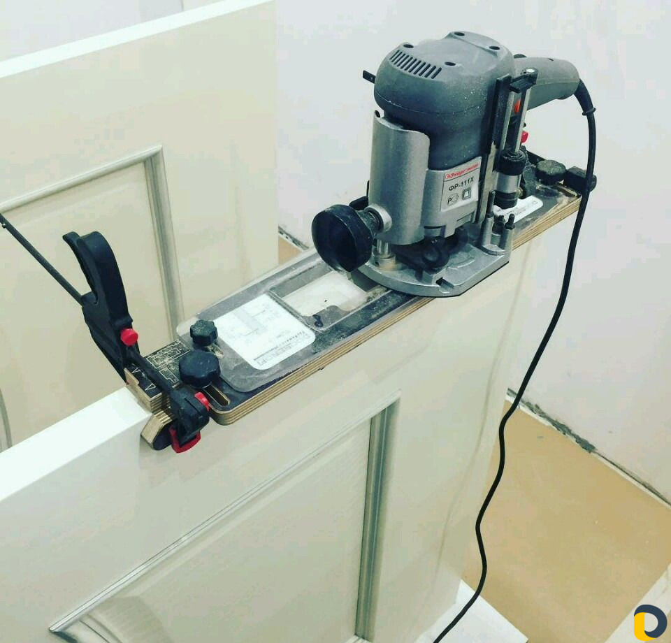 Установщик Дверей