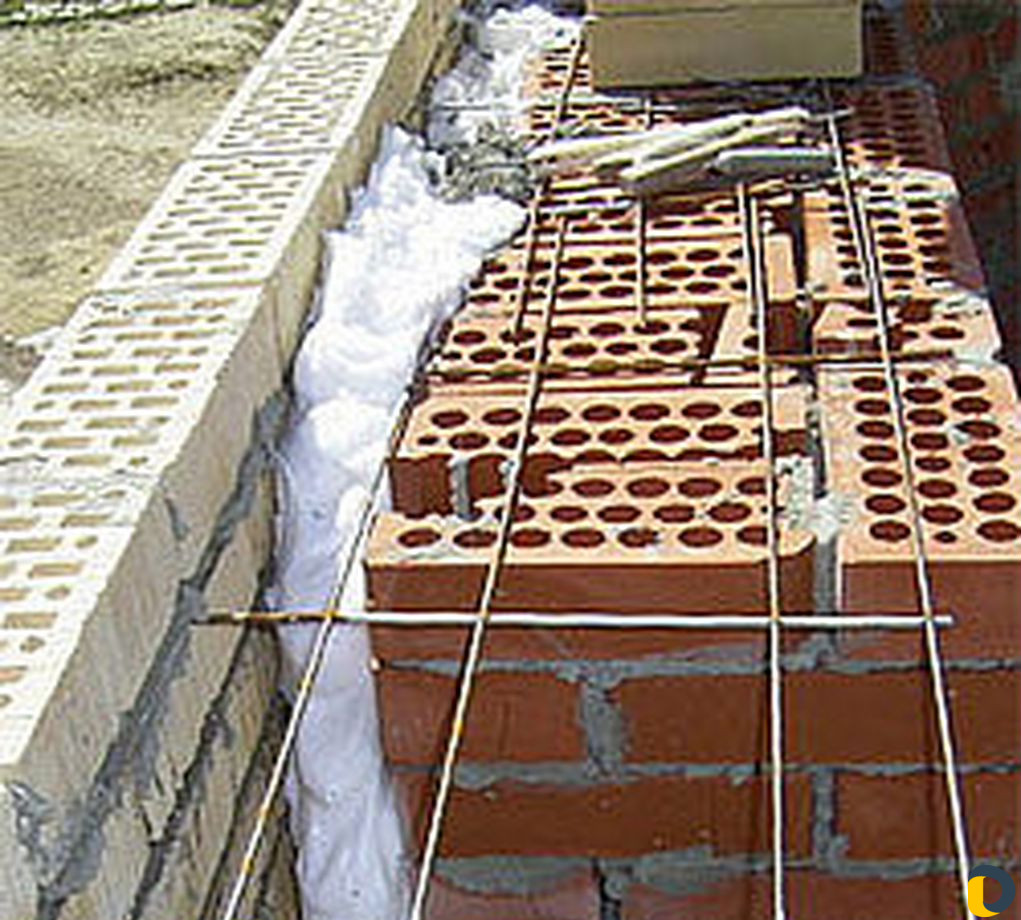 Утепление пеноизолом (жидким пенопластом)