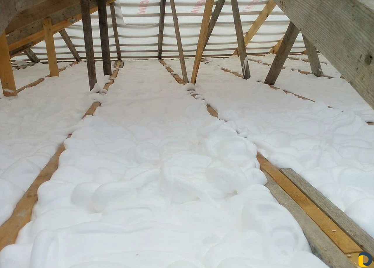 Утепление пеноизолом (жидким пенопластом)